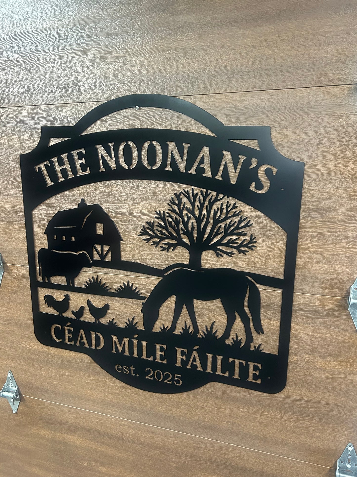 Panneau de ferme en métal personnalisé représentant un cheval, une vache et un cheval