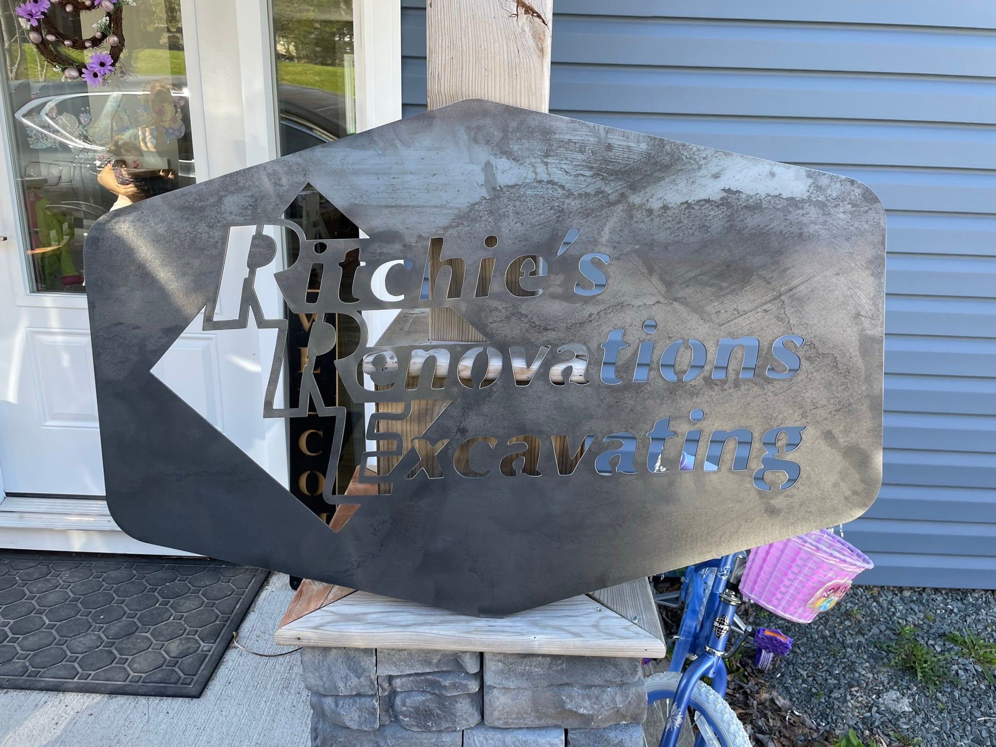 Custom Signs – Smoke on the Water Fire Pits and Signs